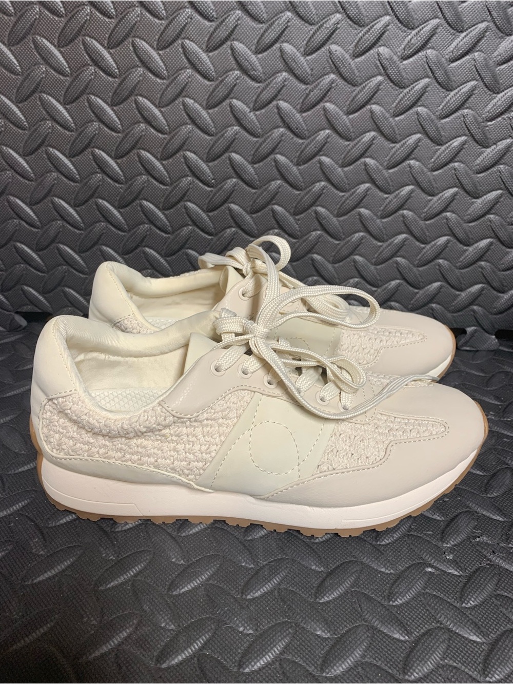 Cream Knit-Detail Women's Baretraps Sneakers - Classic Casual Style